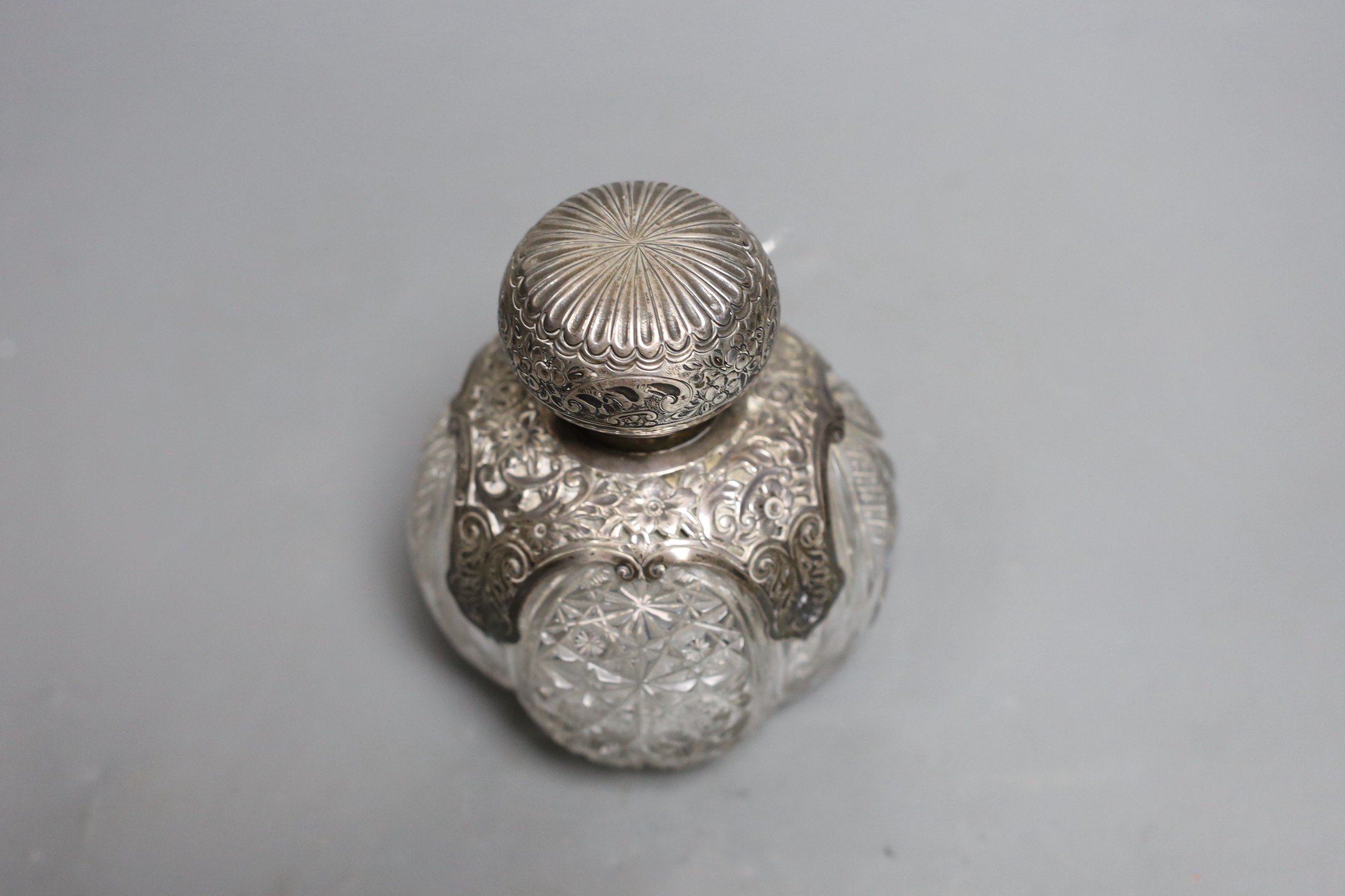 A late Victorian silver mounted cut glass scent bottle, John Round, Sheffield, 1894, height 13.1cm.